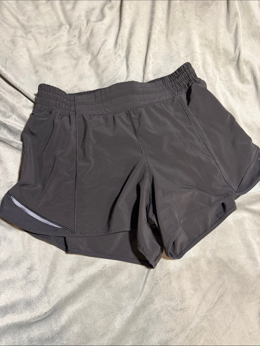 lululemon athletica hotty hot high-rise 4 inch inseam shorts